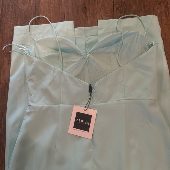 NWT Alieva ARICA SPAGHETTI STRAP MIDI DRESS (SKY BLUE) - Picture 8 of 10